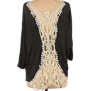 Brenda’s 3/4 sleeve Crochet open back Top M